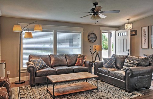 Kingston House | Rustic Chic Home 10 Mi to Otter Creek State Park!