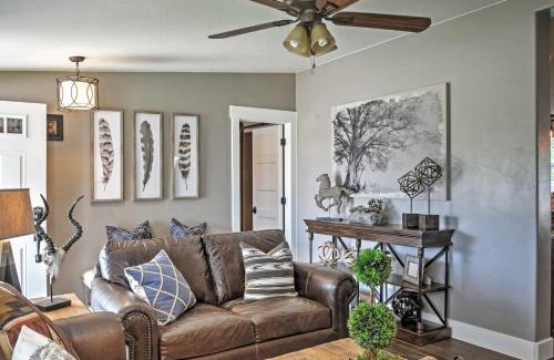 Kingston House | Rustic Chic Home 10 Mi to Otter Creek State Park!