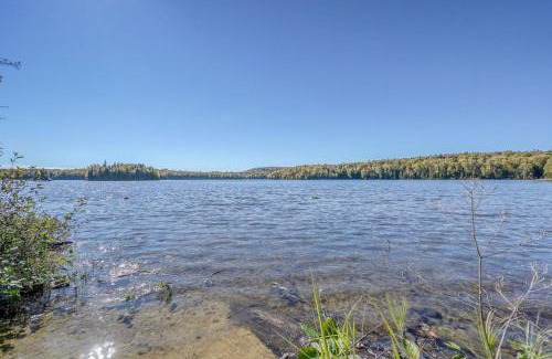 Nominingue House | Rustic Cottage by the Lake