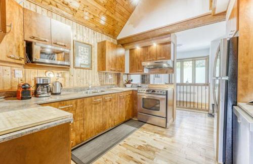 Nominingue House | Rustic Cottage by the Lake