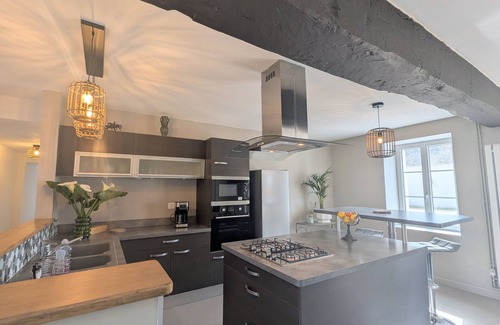 Paulnay Cottage | Rustic Cottage in Berry with Terrace and Horse Friendly