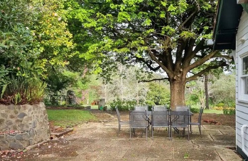 Warburton Cottage | Rustic cottage with glorious mountain views!