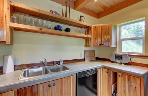 Sagle Cabin | Rustic, dog-friendly cabin with wood-burning stove, lake & mountain views