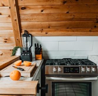Roscoe Ski Chalet | Rustic Escape UTV, Tub, Trails & Fire Pit 25 acre