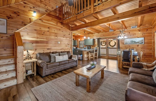 Sevierville Cabin | Rustic Fall Vibes Await! Private Hot Tub! Big Yard, Peaceful Area, Mellow Roads