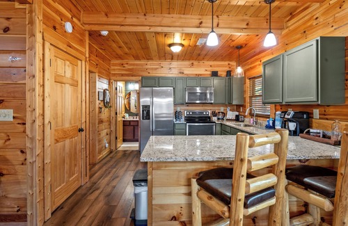 Sevierville Cabin | Rustic Fall Vibes Await! Private Hot Tub! Big Yard, Peaceful Area, Mellow Roads