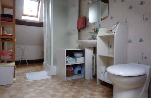 Buire-le-Sec House | Rustic farmhouse in the center of the village.