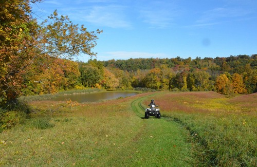 Tillson House | Rustic Farmhouse on 82 Acres of Land - with Ponds and Waterfalls- and a Hot Tub!