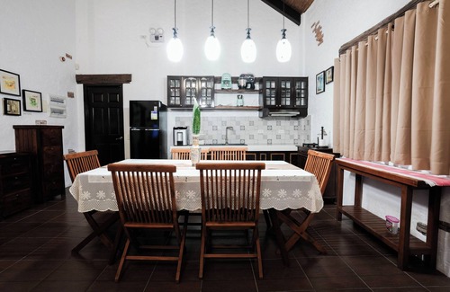 Silang Resort | Rustic getaway near Tagaytay City with Pool