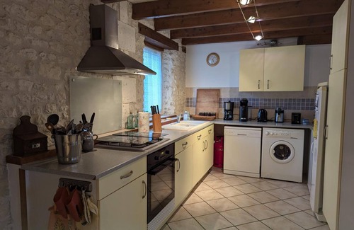Pereuil Cottage | Rustic Gîte in Charente with Pool and WiFi
