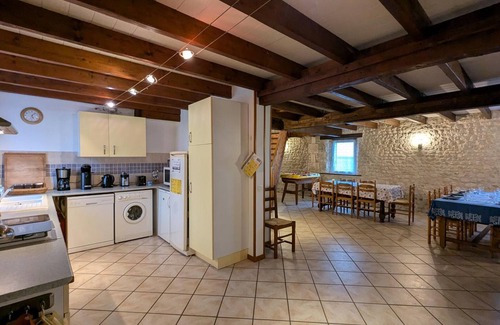 Pereuil Cottage | Rustic Gîte in Charente with Pool and WiFi