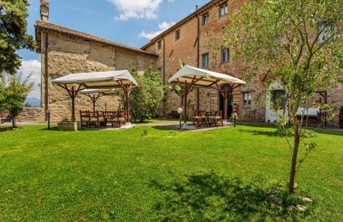 Santa Reparata House | Rustic Holiday Home in Città di Castello with Swimming Pool