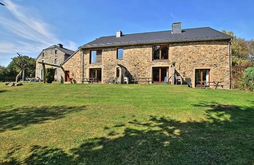 Sainte-Ode House | Rustic holiday home in Sainte-Ode with garden