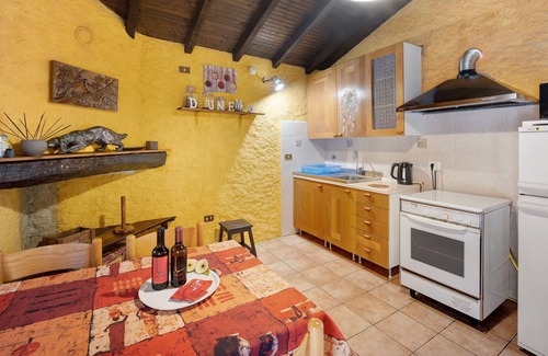 Dolceacqua House | Rustic home 'Casetta Marì' with a sea view and garden; pets allowed