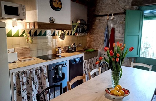Mieras Cottage | Rustic Home in Mieres near Banyoles Lake