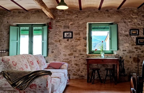 Mieras Cottage | Rustic Home in Mieres near Banyoles Lake