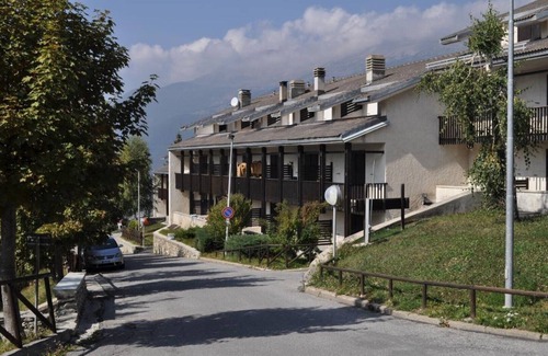 Sauze d'Oulx House | Rustic in the Chapelle complex