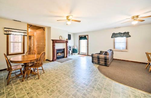 Bellevue House | Rustic Iowa Cabin 10 Mi to Maquoketa Caves