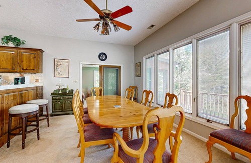 Bumpass House | Rustic lakehouse with views, kayaks, Wifi, Central AC & cozy firepit nights