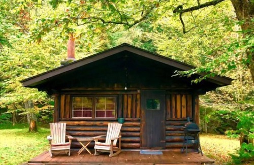 Lisbon Cabin | Rustic Log Cabin #1 - "Rustic Retreat"