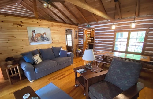 Atlanta Cabin | Rustic Log Cabin on beautiful Avery Lake.