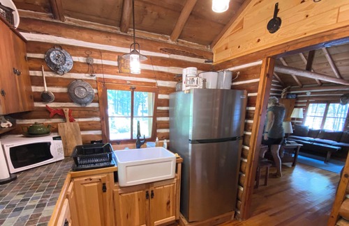 Atlanta Cabin | Rustic Log Cabin on beautiful Avery Lake.