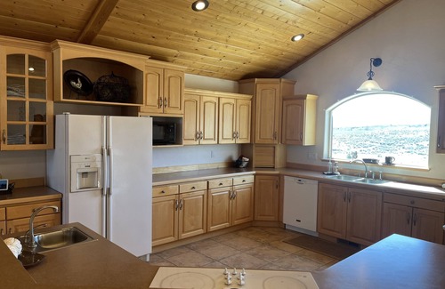 Lapoint Cabin | Rustic Log Cabin Retreat