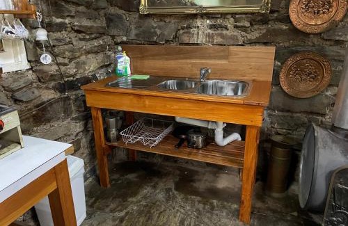 Mount Alexander Shire Other | Rustic miners cabin