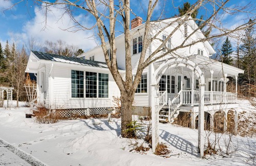 Guildhall House | Rustic Mountain-View Farmhouse on 159 Acres