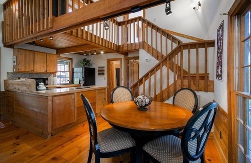 Big Canoe House | Rustic, Private, Cozy Cabin Getaway in Mountains of Big Canoe