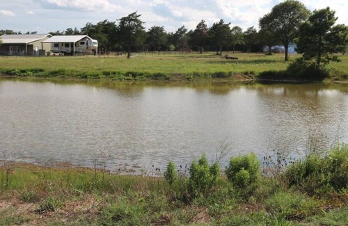 Smithville House | Rustic Ranch RV Escape