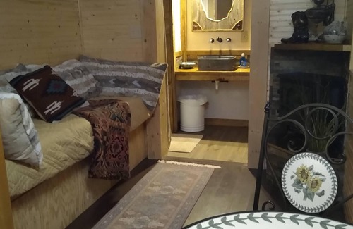 Kerrville Bed & Breakfast | Rustic Retreat-full brkfst included Zannabella B&B