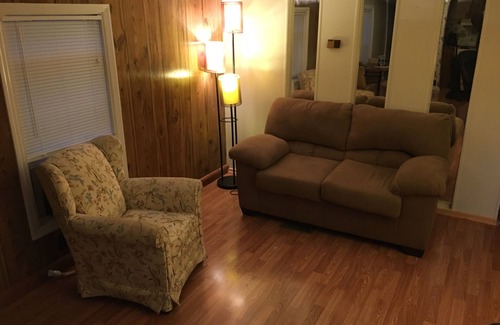 Speedwell House | Rustic Retreat Space on Farm Setting 10 Minutes from LMU