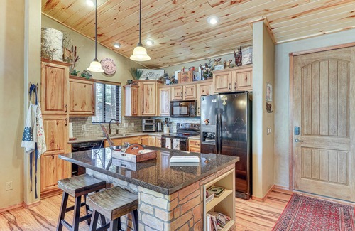 Torreon House | Rustic Retreat w/Spacious Deck in Show Low!