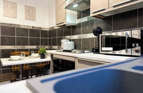 Rhondda Cynon Taff Apartment | Rustic Rhondda Retreat w/Hot Tub & Sauna - Ystrad