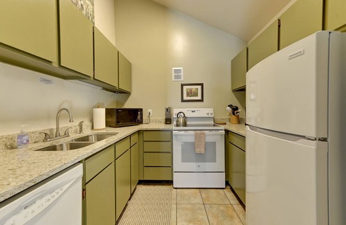 Salt Lake Mountain Resorts Apartment | Rustic Ski Lodge - within minutes of Alta and Snowbird