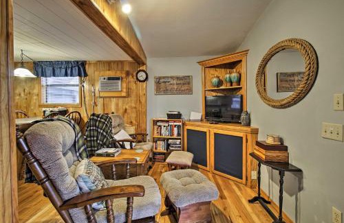 Umber View Heights House | Rustic Stockton Lake Cabin Half Mile to Boat Ramp!