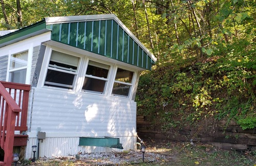 Ferryville House | Rustic Vacation Rental on Pool 9 (Over looking the River)