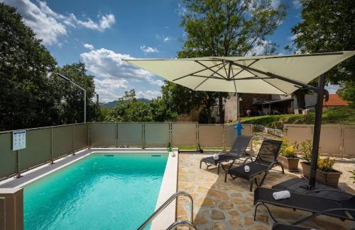 Livade Villa | Rustic villa Casa Mavretici with pool in Motovun