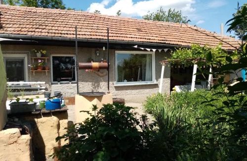 Polski Trambesh Apartment | Rustic Village Retreat