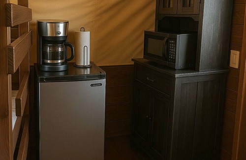 Rimrock House | Rustic Wagon Getaway | Hot Tub/Stargazing/Views