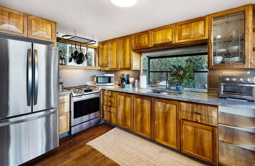 Makawao Cottage | Rustic yet modern Upcountry retreat with breathtaking views!