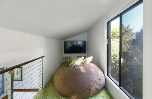 Makawao Cottage | Rustic yet modern Upcountry retreat with breathtaking views!