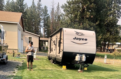 Pine Hollow RV Rental | RV Hook-up by the Lake