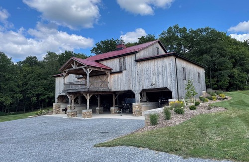 Antes Fort House | RV lot Hook Up, 5 minutes off I 80. Peacefully hidden behind our vintage barn.
