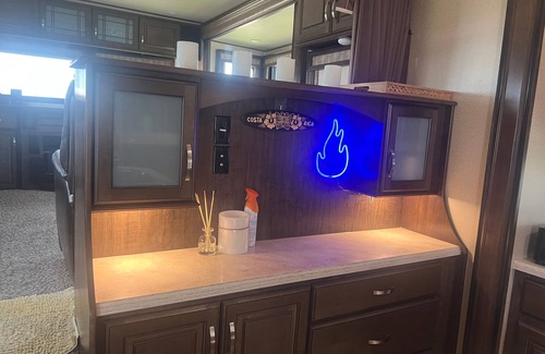 Southeast Houston Apartment | RV Luxury Glamping at RV Resort 20min from Downtown