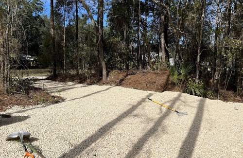 Homosassa RV Rental | RV rustic parking 1/4acre quiet unpaved road, close to 19. (Water only hookup)