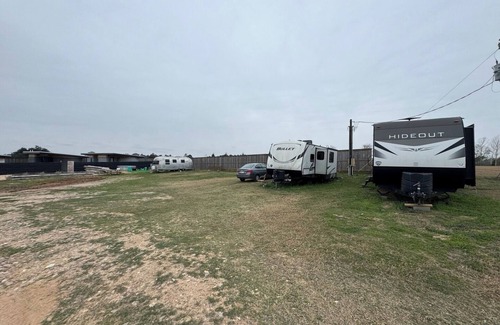 Round Top Apartment | RV Spot #7 @ The Halles