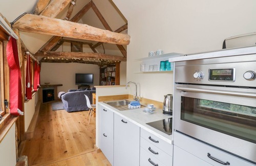 Ettington Cottage | RYEPIECE COTTAGE, romantic, with a garden in Ettington