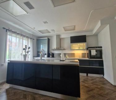 Lindesberg Apartment | Rymlig 90 kvm lägenhet i hjärtat av Lindesberg